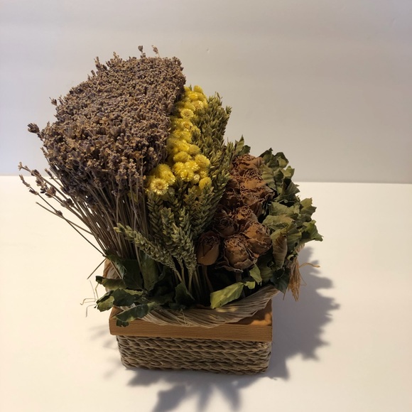 DRIED flowers scented centerpiece arrangement. - Picture 4 of 8